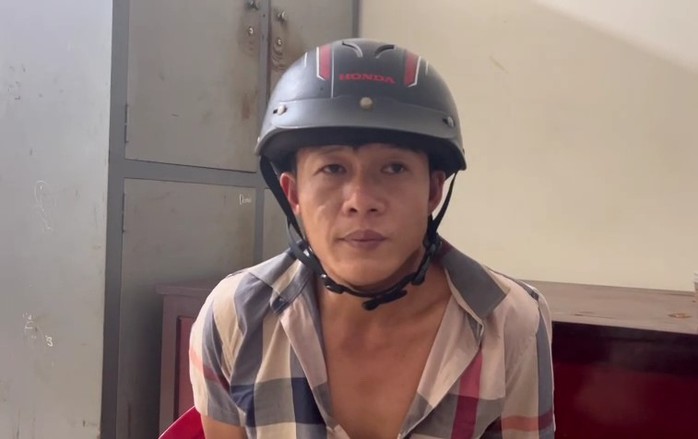 CLIP: Bắt đối tượng chích điện, cướp dây chuyền vàng ngay trong quán- Ảnh 1. CLIP: Bắt đối tượng chích điện, cướp dây chuyền vàng ngay trong quán- Ảnh 1.