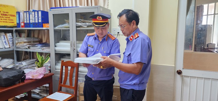 Bắt cán bộ địa chính và cựu chủ tịch xã ở Phú Quốc- Ảnh 3. Bắt cán bộ địa chính và cựu chủ tịch xã ở Phú Quốc- Ảnh 3.