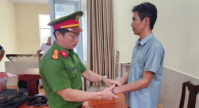 Bắt cán bộ địa chính và cựu chủ tịch xã ở Phú Quốc- Ảnh 2. Bắt cán bộ địa chính và cựu chủ tịch xã ở Phú Quốc- Ảnh 2.