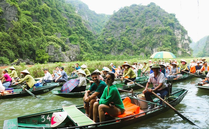 Vạn người tới Ninh Bình ngắm bức tranh "mục đồng thổi sáo" khổng lồ- Ảnh 8. Vạn người tới Ninh Bình ngắm bức tranh "mục đồng thổi sáo" khổng lồ- Ảnh 8.