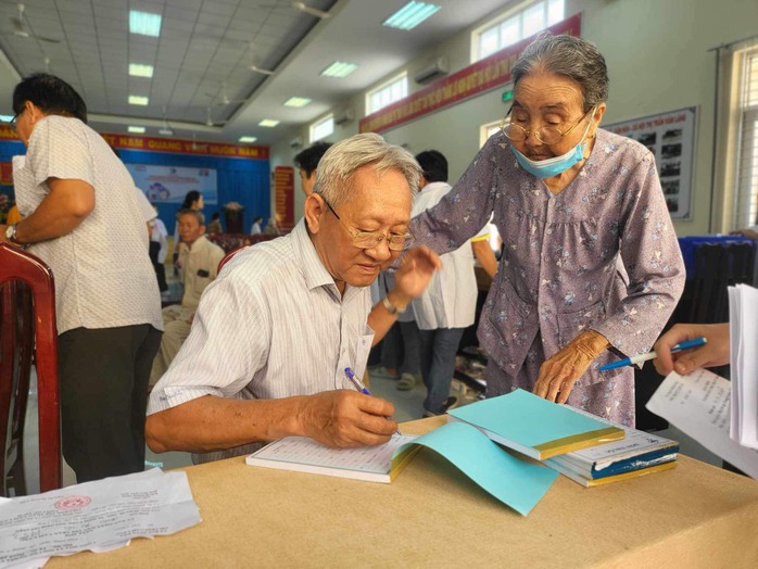 500 người ở tỉnh Tiền Giang được khám, phát thuốc miễn phí- Ảnh 1. 500 người ở tỉnh Tiền Giang được khám, phát thuốc miễn phí- Ảnh 1.