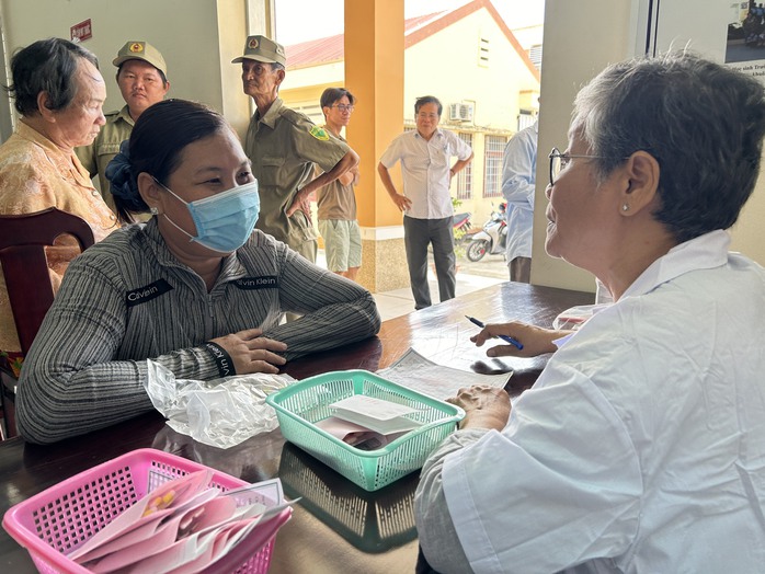 500 người ở tỉnh Tiền Giang được khám, phát thuốc miễn phí- Ảnh 3. 500 người ở tỉnh Tiền Giang được khám, phát thuốc miễn phí- Ảnh 3.