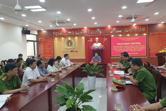 Cô gái ở quận Gò Vấp lao thẳng xe vào kẻ cướp giật- Ảnh 1. Cô gái ở quận Gò Vấp lao thẳng xe vào kẻ cướp giật- Ảnh 1.
