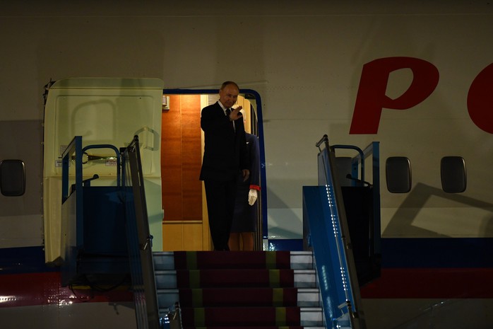 Tổng thống Vladimir Putin rời Hà Nội, kết thúc chuyến thăm Việt Nam- Ảnh 3. Tổng thống Vladimir Putin rời Hà Nội, kết thúc chuyến thăm Việt Nam- Ảnh 3.