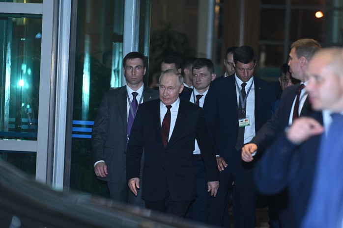 Tổng thống Vladimir Putin rời Hà Nội, kết thúc chuyến thăm Việt Nam- Ảnh 2. Tổng thống Vladimir Putin rời Hà Nội, kết thúc chuyến thăm Việt Nam- Ảnh 2.