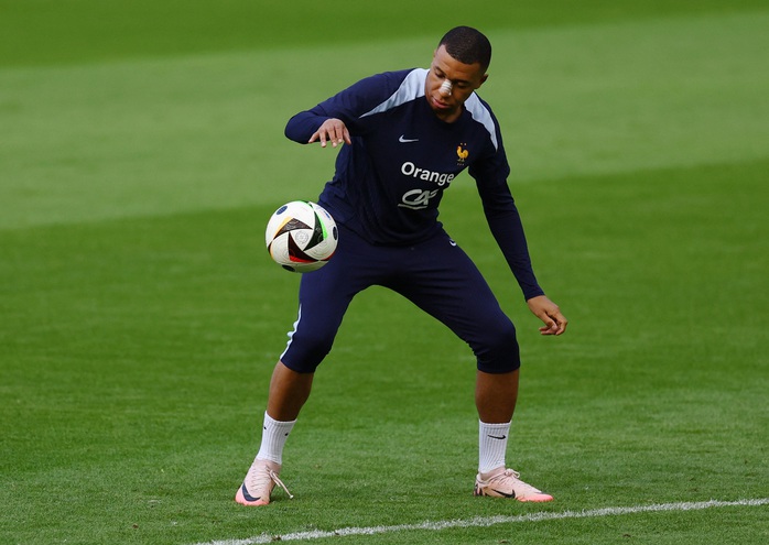 EURO 2024: Ấn định ngày Mbappe phẫu thuật chấn thương mũi- Ảnh 1. EURO 2024: Ấn định ngày Mbappe phẫu thuật chấn thương mũi- Ảnh 1.