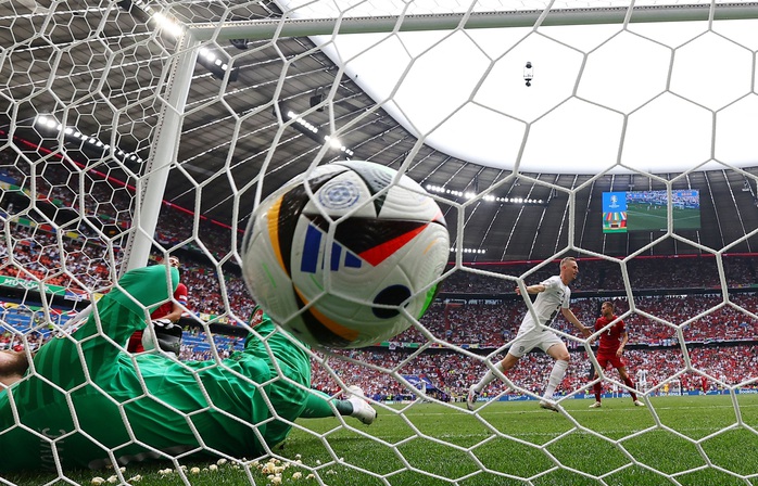 Euro 2024: Serbia trở lại từ cửa tử, chia điểm với Slovenia phút chót- Ảnh 3. Euro 2024: Serbia trở lại từ cửa tử, chia điểm với Slovenia phút chót- Ảnh 3.