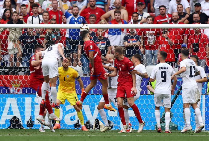 Euro 2024: Serbia trở lại từ cửa tử, chia điểm với Slovenia phút chót- Ảnh 5. Euro 2024: Serbia trở lại từ cửa tử, chia điểm với Slovenia phút chót- Ảnh 5.
