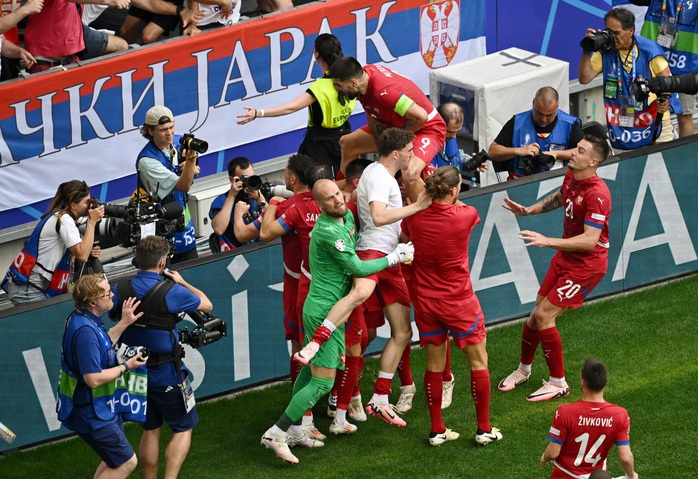 Euro 2024: Serbia trở lại từ cửa tử, chia điểm với Slovenia phút chót- Ảnh 7. Euro 2024: Serbia trở lại từ cửa tử, chia điểm với Slovenia phút chót- Ảnh 7.
