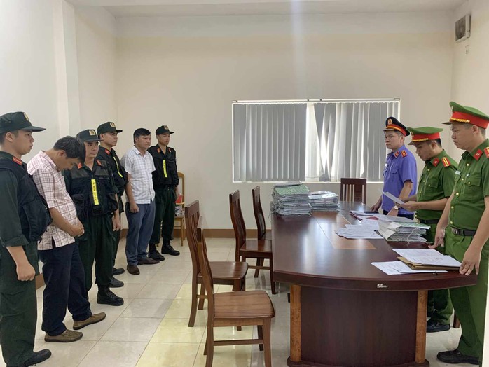 Khởi tố, bắt tạm giam 4 cán bộ ở Quảng Trị- Ảnh 1. Khởi tố, bắt tạm giam 4 cán bộ ở Quảng Trị- Ảnh 1.