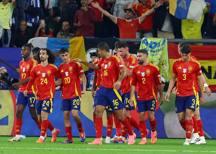 Hạ gục đương kim vô địch, Tây Ban Nha vào vòng 1/8 Euro 2024- Ảnh 7. Hạ gục đương kim vô địch, Tây Ban Nha vào vòng 1/8 Euro 2024- Ảnh 7.