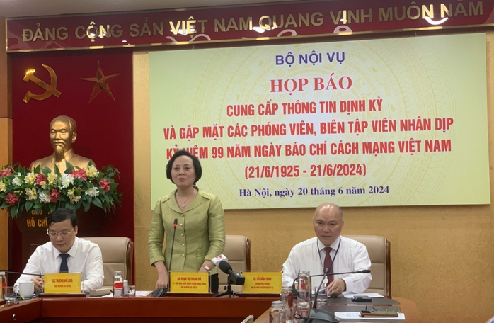 Chính phủ đề xuất tăng lương cơ sở từ 1,8 triệu đồng lên 2,34 triệu đồng- Ảnh 1. Chính phủ đề xuất tăng lương cơ sở từ 1,8 triệu đồng lên 2,34 triệu đồng- Ảnh 1.