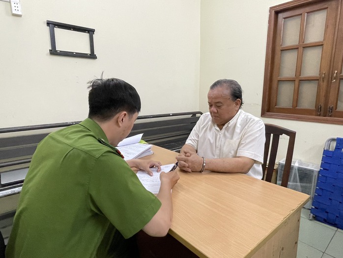 Công an TP HCM bắt người tự xưng Phó Trưởng Ban nội chính Trung ương- Ảnh 1. Công an TP HCM bắt người tự xưng Phó Trưởng Ban nội chính Trung ương- Ảnh 1.