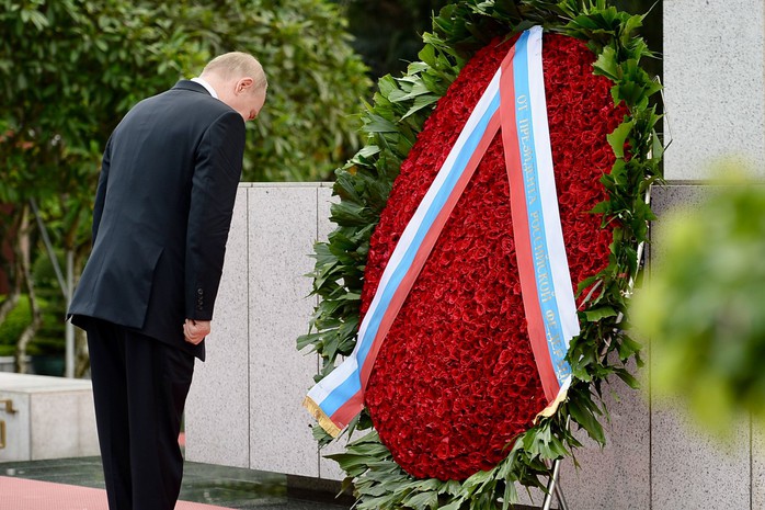Tổng thống Vladimir Putin vào Lăng viếng Chủ tịch Hồ Chí Minh- Ảnh 16. Tổng thống Vladimir Putin vào Lăng viếng Chủ tịch Hồ Chí Minh- Ảnh 16.