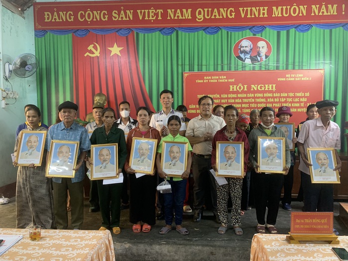 Vùng Cảnh sát biển 2 đồng hành cùng ngư dân, đồng bào dân tộc thiểu số Thừa Thiên - Huế- Ảnh 3. Vùng Cảnh sát biển 2 đồng hành cùng ngư dân, đồng bào dân tộc thiểu số Thừa Thiên - Huế- Ảnh 3.