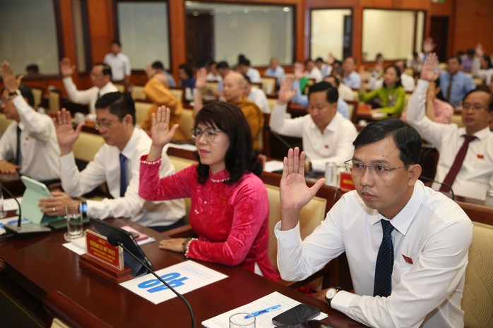 Tại kỳ họp thứ 15 vừa qua, HĐND TP HCM đã thông qua nhiều tờ trình của UBND TP HCM Tại kỳ họp thứ 15 vừa qua, HĐND TP HCM đã thông qua nhiều tờ trình của UBND TP HCM