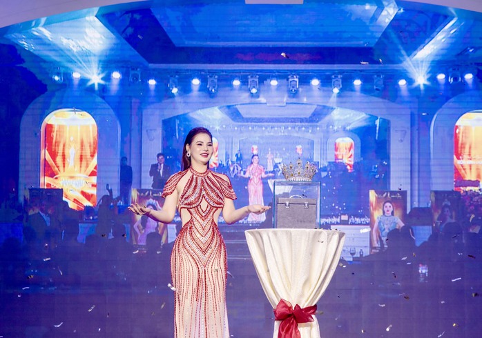 Cuộc thi hoa hậu chấp nhận thí sinh cao từ 1,45 m và 55 tuổi- Ảnh 3. Cuộc thi hoa hậu chấp nhận thí sinh cao từ 1,45 m và 55 tuổi- Ảnh 3.