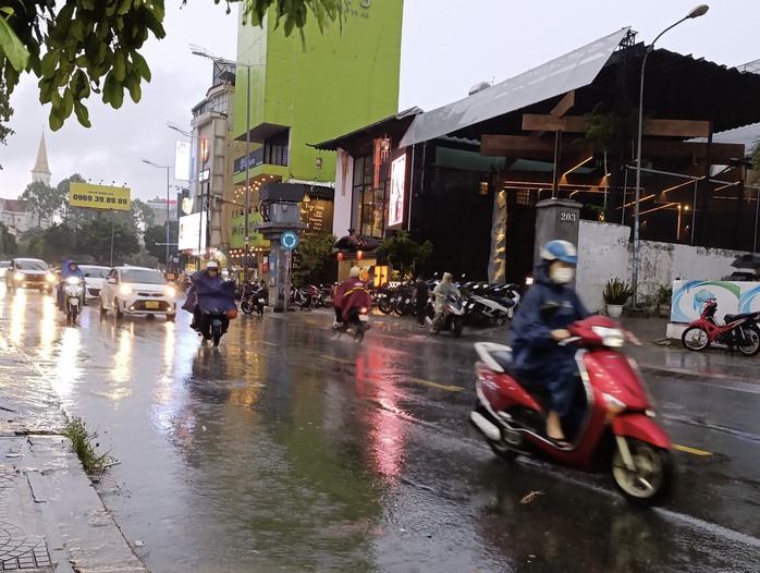 Mưa chiều tan tầm, TP HCM sẽ đón đợt mưa lớn diện rộng- Ảnh 3. Mưa chiều tan tầm, TP HCM sẽ đón đợt mưa lớn diện rộng- Ảnh 3.