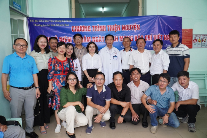 Báo chí thường trú Khánh Hòa mang niềm vui đến bệnh nhân phong- Ảnh 5. Báo chí thường trú Khánh Hòa mang niềm vui đến bệnh nhân phong- Ảnh 5.