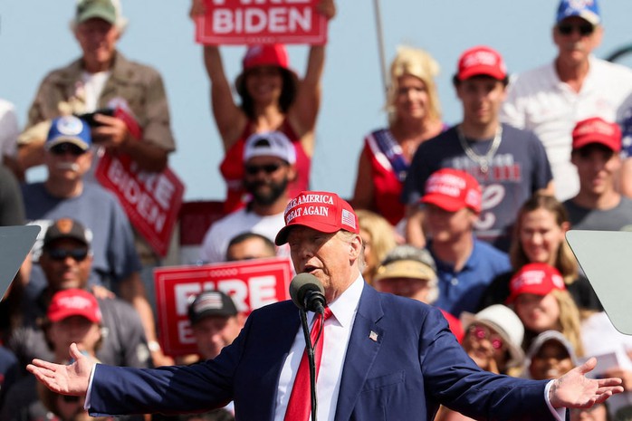 Ông Donald Trump: Sinh viên tốt nghiệp tại Mỹ nên được cấp thẻ xanh- Ảnh 1. Ông Donald Trump: Sinh viên tốt nghiệp tại Mỹ nên được cấp thẻ xanh- Ảnh 1.