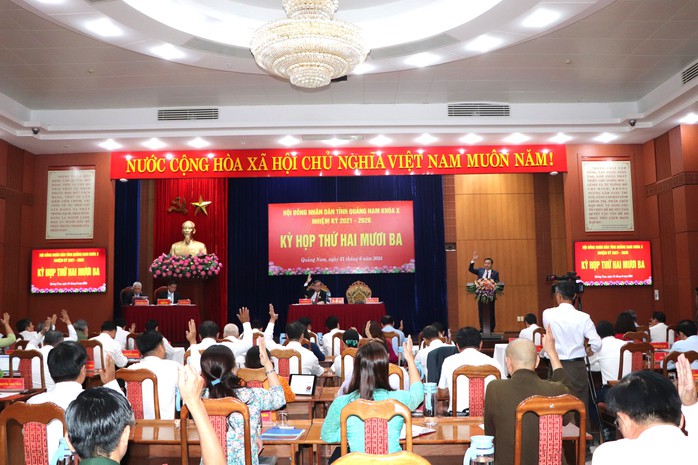 Ông Lê Văn Dũng được bầu giữ chức Chủ tịch UBND tỉnh Quảng Nam- Ảnh 2. Ông Lê Văn Dũng được bầu giữ chức Chủ tịch UBND tỉnh Quảng Nam- Ảnh 2.