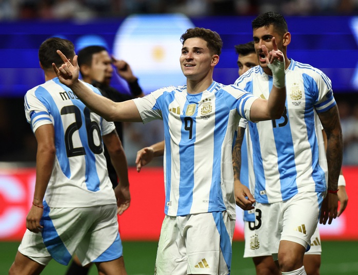 Messi thiết lập kỷ lục, Argentina thắng đẹp trận mở màn Copa America 2024- Ảnh 6. Messi thiết lập kỷ lục, Argentina thắng đẹp trận mở màn Copa America 2024- Ảnh 6.