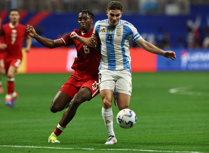 Messi thiết lập kỷ lục, Argentina thắng đẹp trận mở màn Copa America 2024- Ảnh 4. Messi thiết lập kỷ lục, Argentina thắng đẹp trận mở màn Copa America 2024- Ảnh 4.
