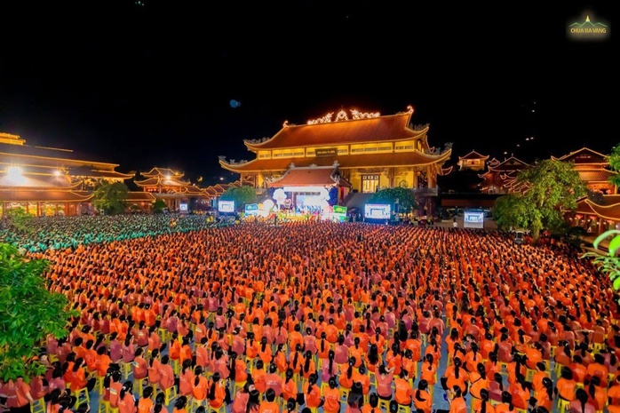 Chùa Ba Vàng bất ngờ tạm hoãn khóa tu mùa hè- Ảnh 1. Chùa Ba Vàng bất ngờ tạm hoãn khóa tu mùa hè- Ảnh 1.