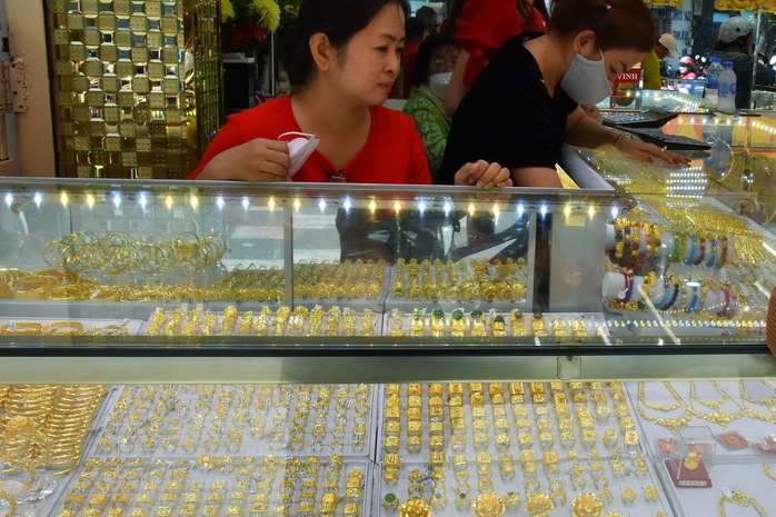 Giá vàng hôm nay, 21-6: Bất ngờ giảm mạnh- Ảnh 1. Giá vàng hôm nay, 21-6: Bất ngờ giảm mạnh- Ảnh 1.