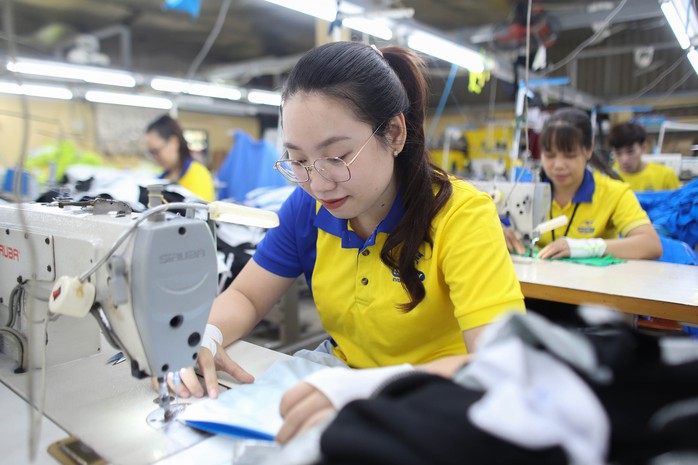 Người lao động mong khi hết tuổi lao động sẽ được hưởng mức lương hưu đủ sốngẢnh: HOÀNG TRIỀU Người lao động mong khi hết tuổi lao động sẽ được hưởng mức lương hưu đủ sốngẢnh: HOÀNG TRIỀU