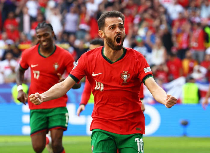 Euro 2024: Thắng vùi dập Thổ Nhĩ Kỳ, Bồ Đào Nha giành vé vòng 1/8- Ảnh 3. Euro 2024: Thắng vùi dập Thổ Nhĩ Kỳ, Bồ Đào Nha giành vé vòng 1/8- Ảnh 3.