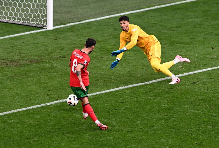 Euro 2024: Thắng vùi dập Thổ Nhĩ Kỳ, Bồ Đào Nha giành vé vòng 1/8- Ảnh 5. Euro 2024: Thắng vùi dập Thổ Nhĩ Kỳ, Bồ Đào Nha giành vé vòng 1/8- Ảnh 5.