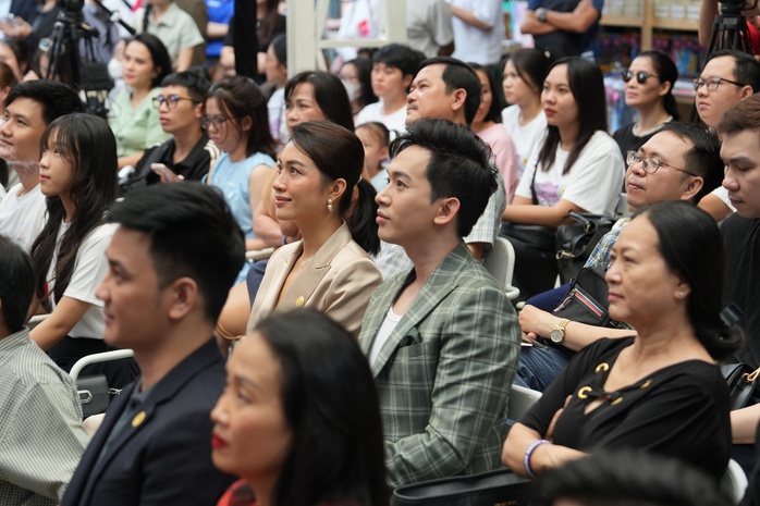 Á hậu Lệ Hằng tham gia chương trình Á hậu Lệ Hằng tham gia chương trình