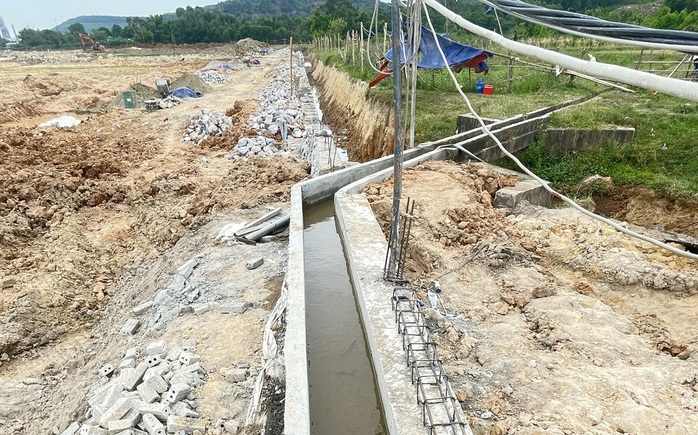 Thông tin mới vụ xây nhà máy, phá luôn kênh thủy lợi- Ảnh 3. Thông tin mới vụ xây nhà máy, phá luôn kênh thủy lợi- Ảnh 3.