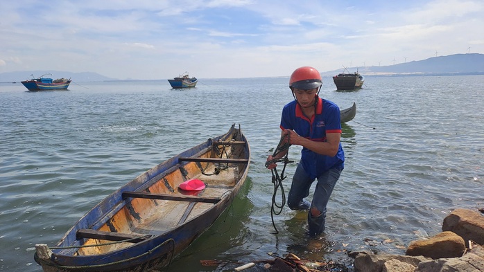 Bình Định: Kịp thời cứu sống một phụ nữ nhảy cầu tự tử- Ảnh 1. Bình Định: Kịp thời cứu sống một phụ nữ nhảy cầu tự tử- Ảnh 1.