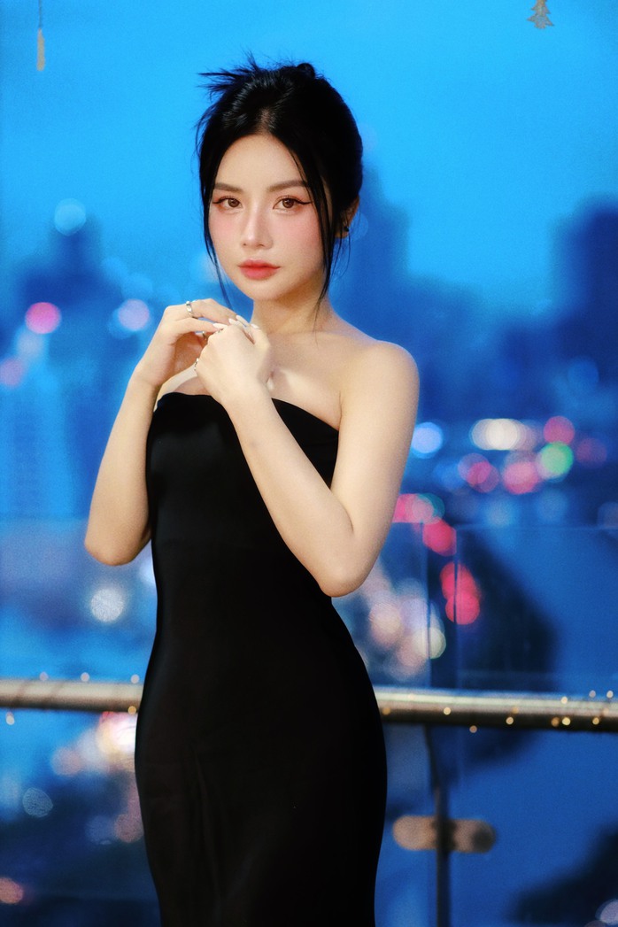 Chủ nhân bản hit nhạc Hoa triệu view ra mắt- Ảnh 3. Chủ nhân bản hit nhạc Hoa triệu view ra mắt- Ảnh 3.