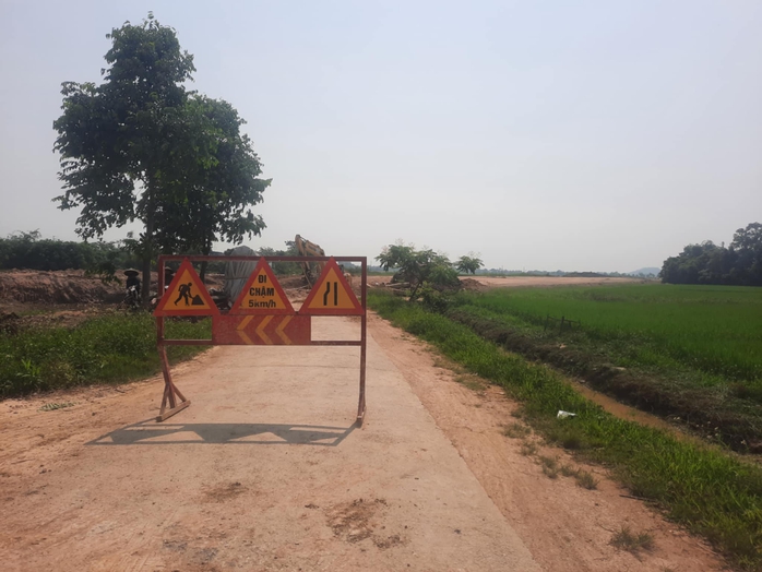 2 người thương vong sau vụ sạt lở đất tại dự án đường cao tốc Bắc - Nam- Ảnh 1. 2 người thương vong sau vụ sạt lở đất tại dự án đường cao tốc Bắc - Nam- Ảnh 1.