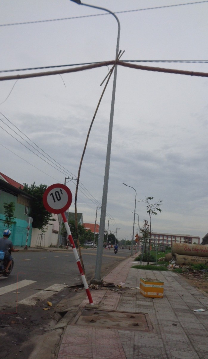 Hai mối nguy hiểm- Ảnh 1. Hai mối nguy hiểm- Ảnh 1.