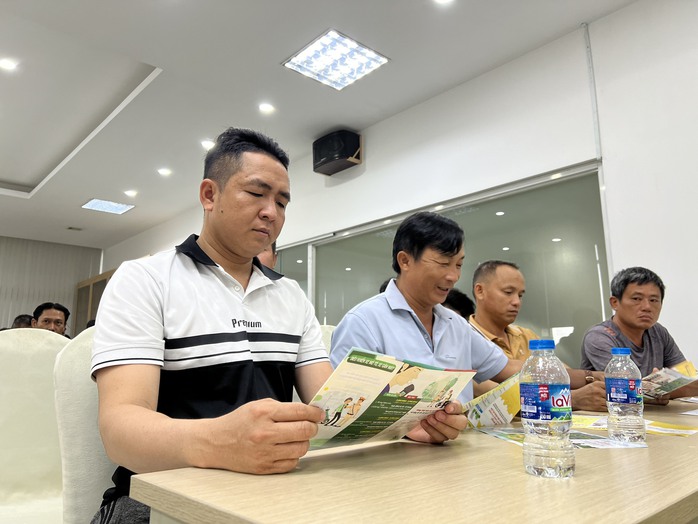 CSGT TP HCM cảnh báo hiểm họa khôn lường từ “điểm mù” ôtô- Ảnh 2. CSGT TP HCM cảnh báo hiểm họa khôn lường từ “điểm mù” ôtô- Ảnh 2.