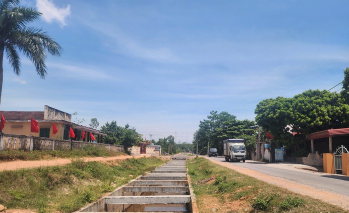 Kênh mương dài 2,2 km giá hàng chục tỉ đồng nhưng thi công "ì ạch"- Ảnh 1. Kênh mương dài 2,2 km giá hàng chục tỉ đồng nhưng thi công "ì ạch"- Ảnh 1.