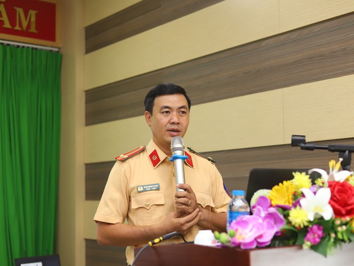 CSGT TP HCM cảnh báo hiểm họa khôn lường từ “điểm mù” ôtô- Ảnh 5. CSGT TP HCM cảnh báo hiểm họa khôn lường từ “điểm mù” ôtô- Ảnh 5.
