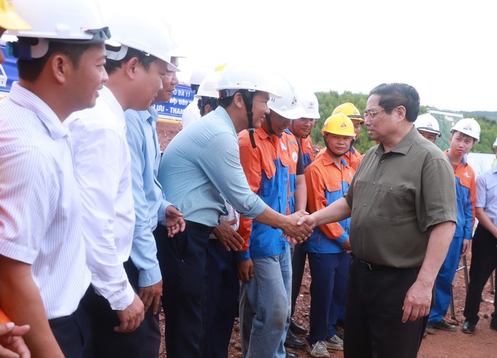 Thủ tướng thị sát tại công trường xây dựng đường dây 500 kV mạch 3- Ảnh 1.
