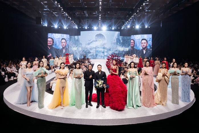 Hoa hậu Thế giới 2019 hát tiếng Việt- Ảnh 5. Hoa hậu Thế giới 2019 hát tiếng Việt- Ảnh 5.