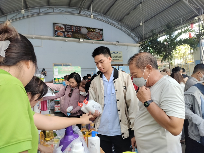 Hỗ trợ giải quyết việc làm, cải thiện đời sống CNVC-LĐ- Ảnh 1. Hỗ trợ giải quyết việc làm, cải thiện đời sống CNVC-LĐ- Ảnh 1.