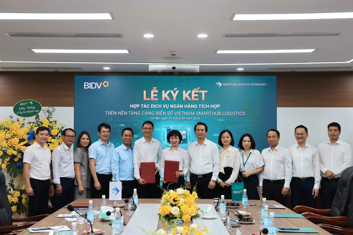 Bà Đỗ Thị Thanh Huyền - Giám đốc Ban Chính sách sản phẩm bán buôn BIDV và ông Nguyễn Anh Việt - Tổng Giám đốc Công ty SLT - ký kết Biên bản ghi nhớ Bà Đỗ Thị Thanh Huyền - Giám đốc Ban Chính sách sản phẩm bán buôn BIDV và ông Nguyễn Anh Việt - Tổng Giám đốc Công ty SLT - ký kết Biên bản ghi nhớ