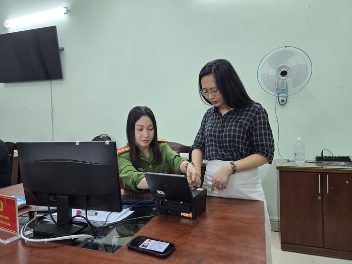 TP HCM tạm ngưng cấp căn cước công dân 1 tuần- Ảnh 1. TP HCM tạm ngưng cấp căn cước công dân 1 tuần- Ảnh 1.