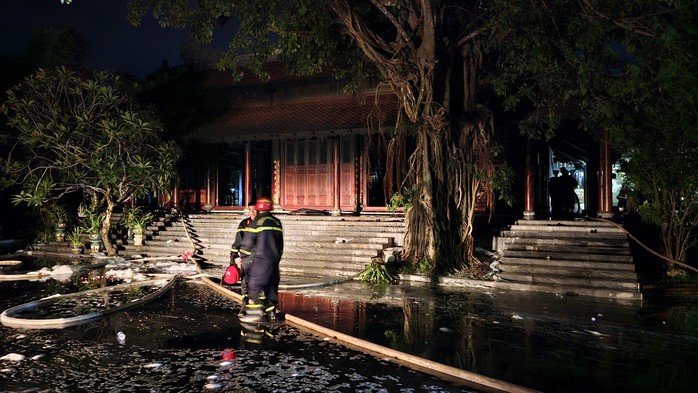 Chùa Thuyền Lâm xảy ra hoả hoạn trong đêm- Ảnh 2. Chùa Thuyền Lâm xảy ra hoả hoạn trong đêm- Ảnh 2.