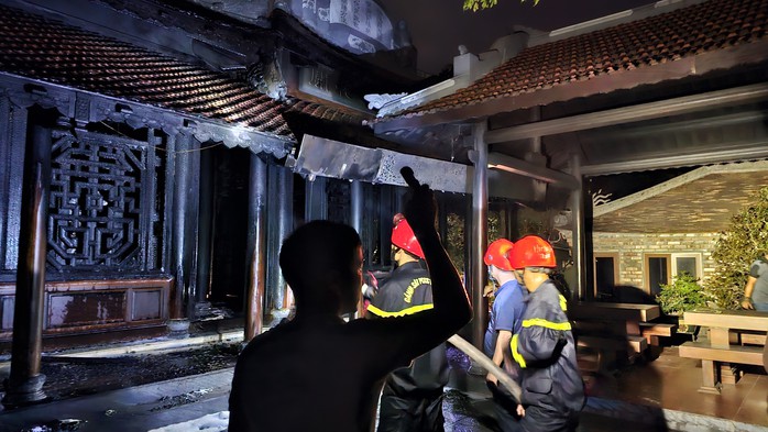 Chùa Thuyền Lâm xảy ra hoả hoạn trong đêm- Ảnh 4. Chùa Thuyền Lâm xảy ra hoả hoạn trong đêm- Ảnh 4.