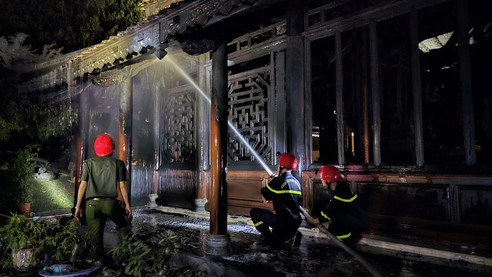 Chùa Thuyền Lâm xảy ra hoả hoạn trong đêm- Ảnh 7. Chùa Thuyền Lâm xảy ra hoả hoạn trong đêm- Ảnh 7.