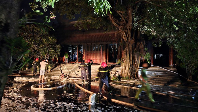 Chùa Thuyền Lâm xảy ra hoả hoạn trong đêm- Ảnh 5. Chùa Thuyền Lâm xảy ra hoả hoạn trong đêm- Ảnh 5.